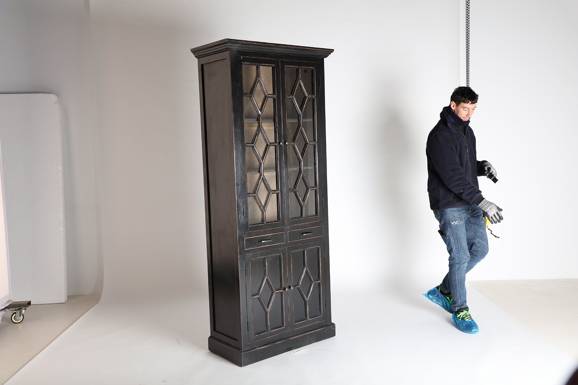 ZENICA GLASS CABINET